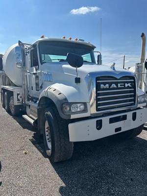 2016 Mack GU700 Image