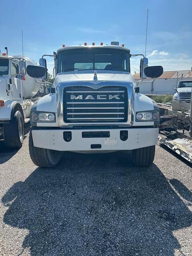 Image of Mack GU700 equipment image 1