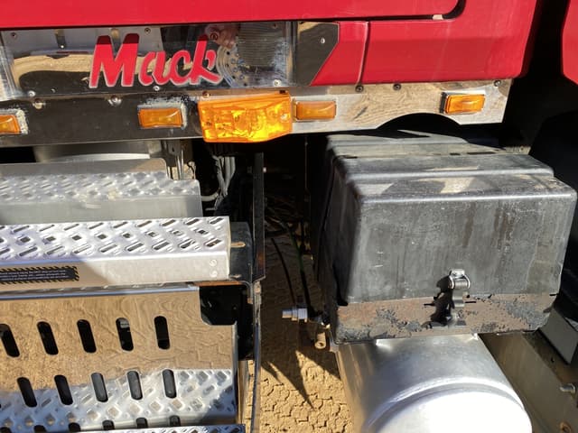 Image of Mack GU713 equipment image 4
