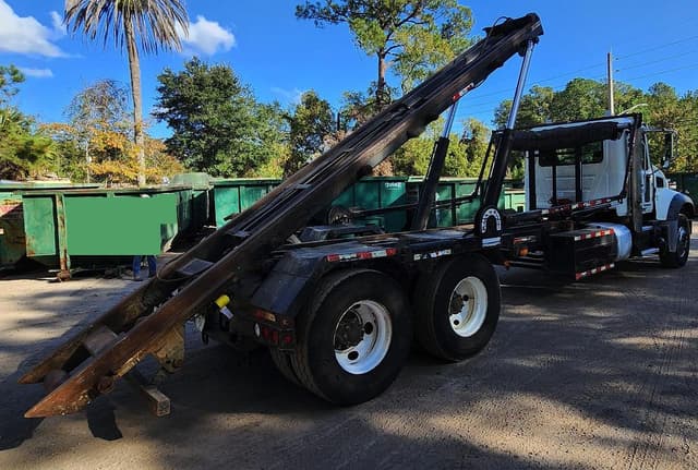 Image of Mack Granite GU713 equipment image 1