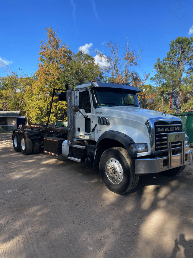 Image of Mack Granite GU713 equipment image 2