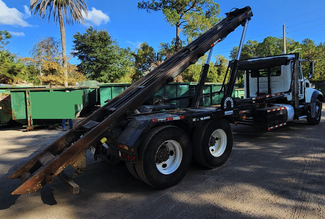 Image of Mack Granite GU713 equipment image 1