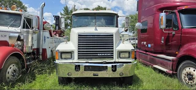 Image of Mack Pinnacle CHU613 equipment image 1