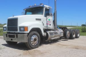 2016 Mack Pinnacle CHU613 Image