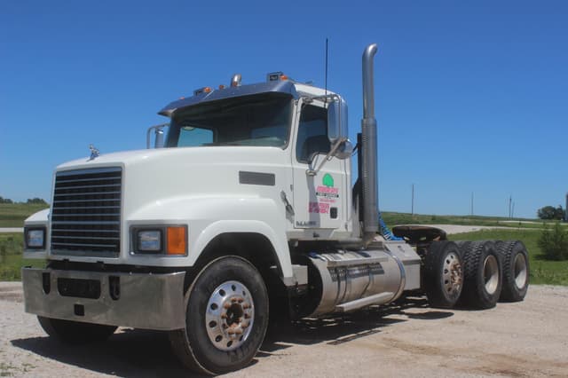 Image of Mack Pinnacle CHU613 equipment image 1