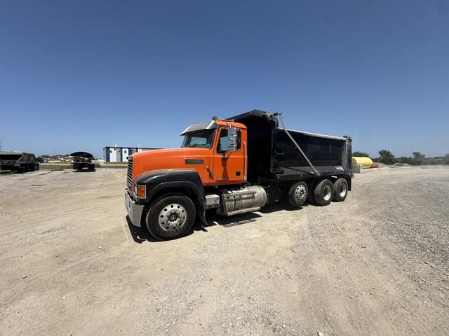 Image of Mack Pinnacle CHU613 equipment image 2