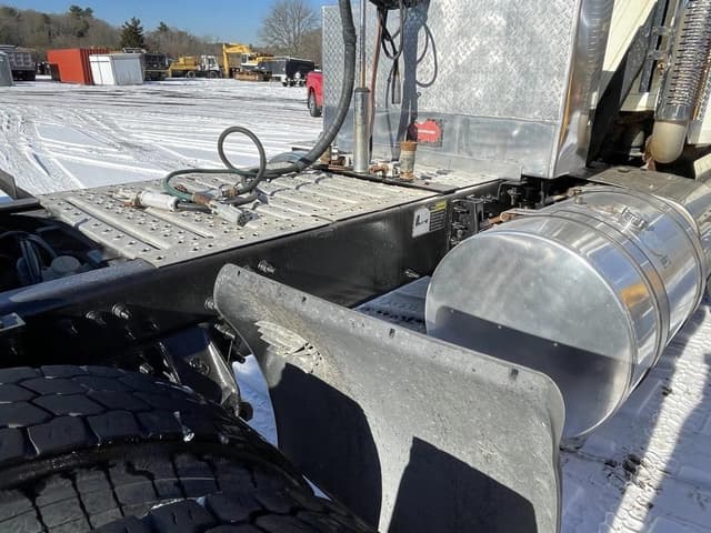 Image of Mack Pinnacle CHU613 equipment image 3