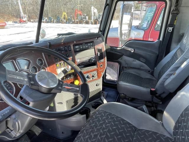 Image of Mack Pinnacle CHU613 equipment image 4