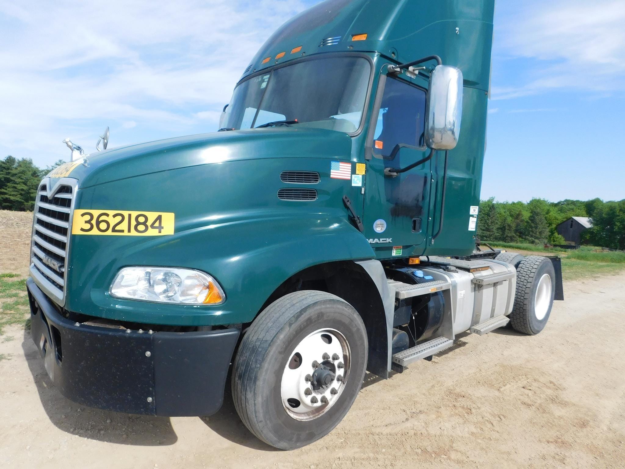 2016 Mack Pinnacle Equipment Image0