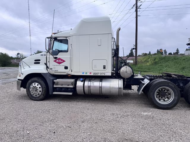 Image of Mack Pinnacle CXU613 equipment image 2