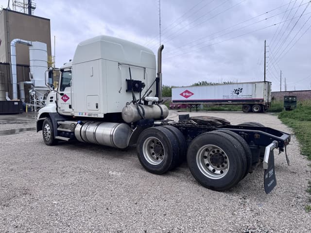 Image of Mack Pinnacle CXU613 equipment image 3
