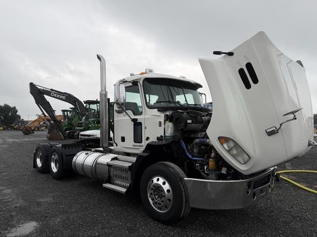 Image of Mack Pinnacle CXU613 equipment image 4
