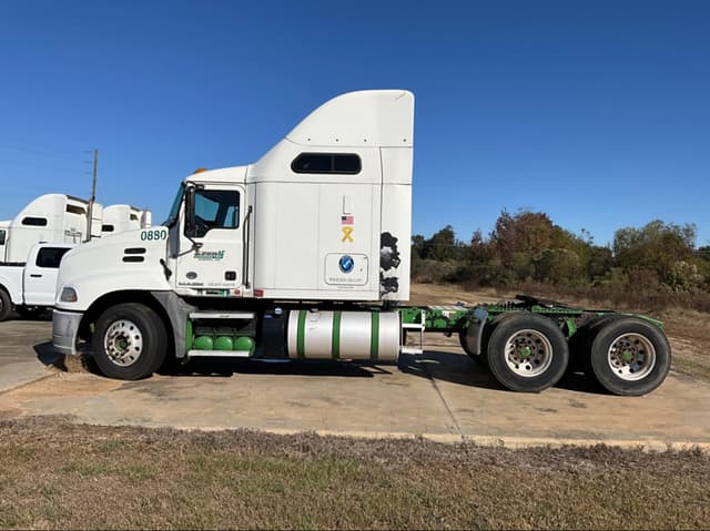 Image of Mack Pinnacle CXU613 equipment image 2