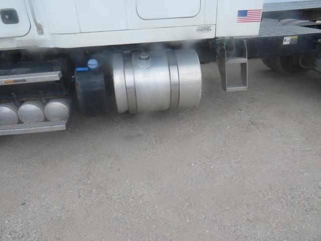 Image of Mack Pinnacle CXU613 equipment image 2