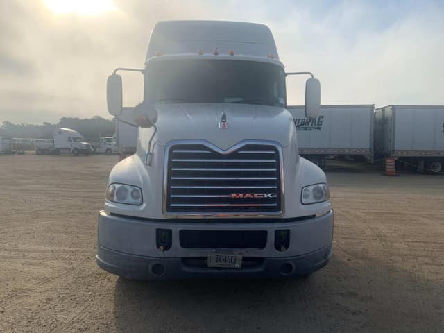 Image of Mack Pinnacle CXU613 equipment image 1