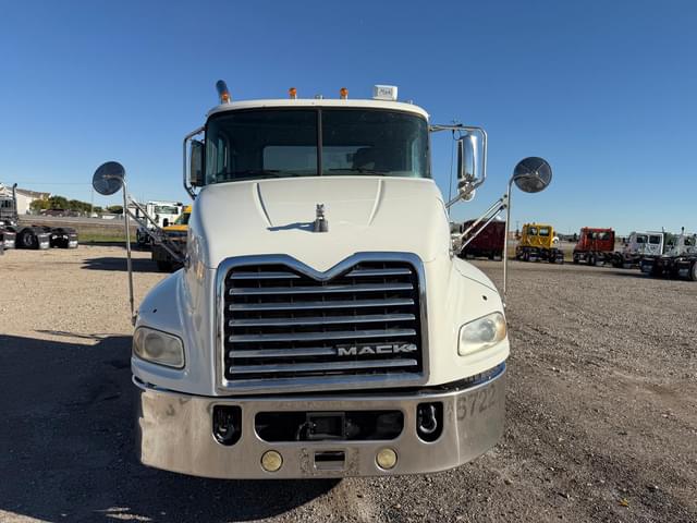 Image of Mack Pinnacle CXU613 equipment image 1