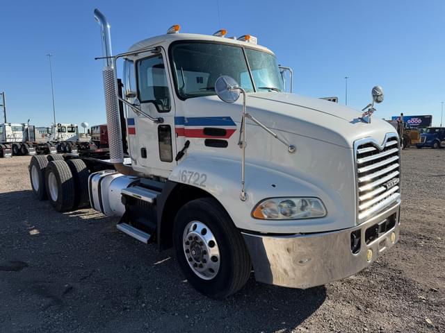 Image of Mack Pinnacle CXU613 equipment image 2