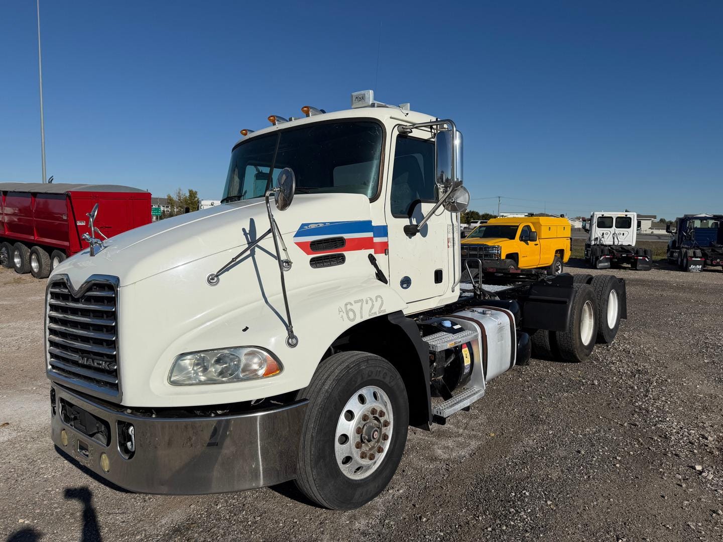2016 Mack Pinnacle CXU613 Equipment Image0