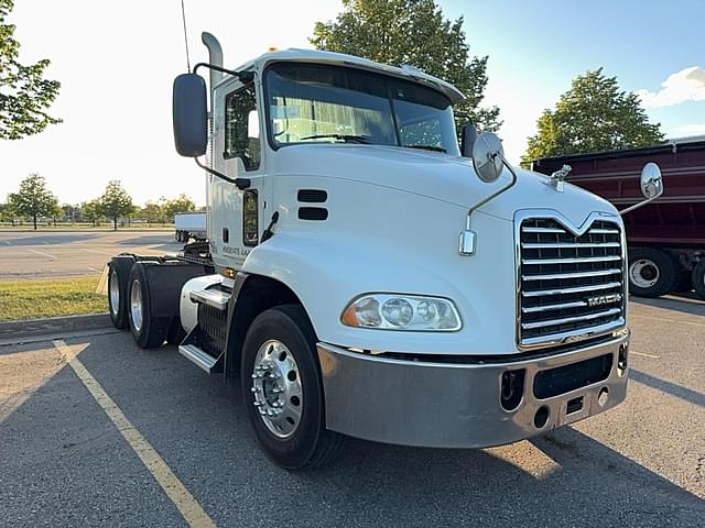 Image of Mack Pinnacle CXU613 equipment image 3