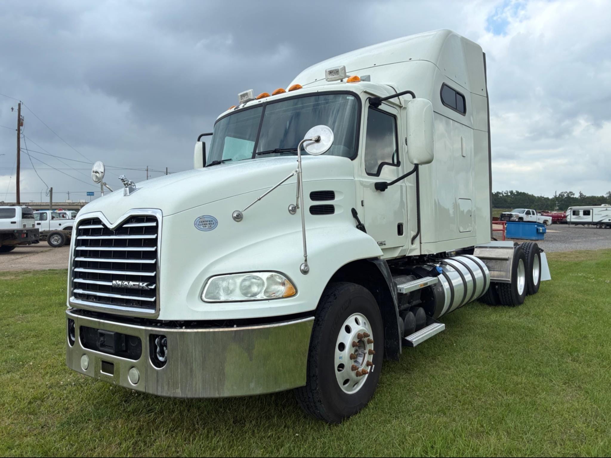 2016 Mack Pinnacle CXU613 Equipment Image0
