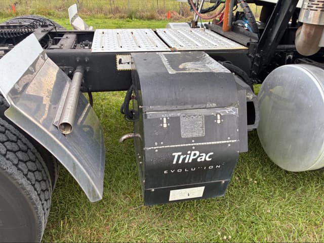 Image of Mack Pinnacle CXU613 equipment image 4