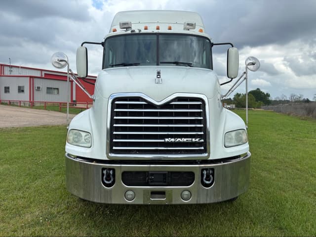 Image of Mack Pinnacle CXU613 equipment image 1