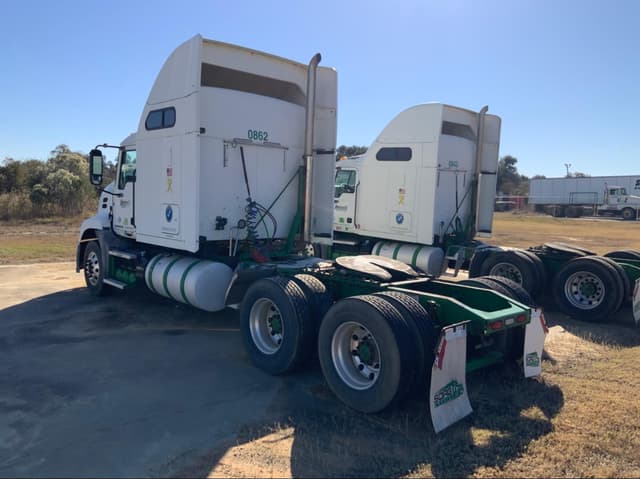 Image of Mack Pinnacle CXU613 equipment image 2