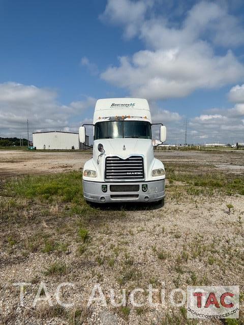 Image of Mack Pinnacle CXU613 equipment image 1