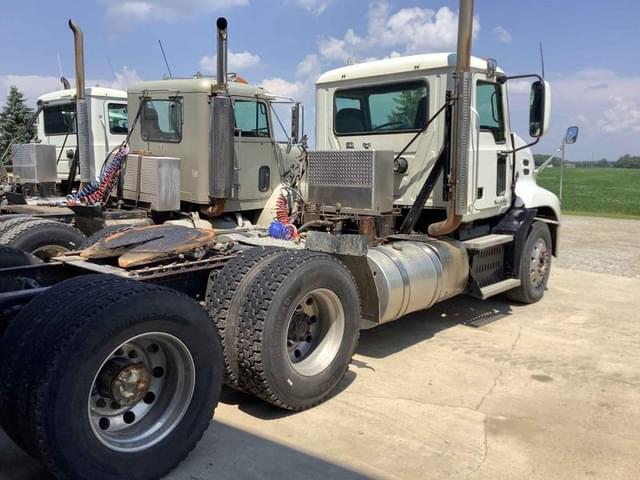 Image of Mack Pinnacle equipment image 3