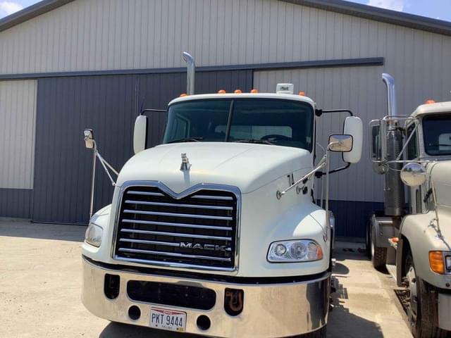 Image of Mack Pinnacle equipment image 2