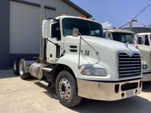 2016 Mack Pinnacle Image