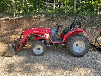 2016 Mahindra 1526 Equipment Image0