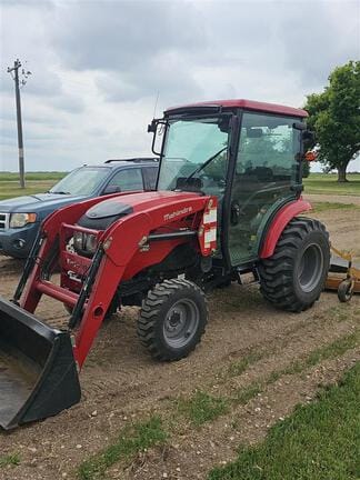 2016 Mahindra 1538 Equipment Image0