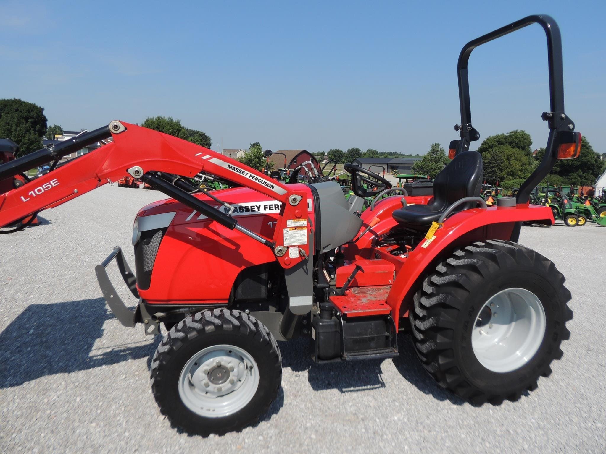 2016 Massey Ferguson 1726E Equipment Image0