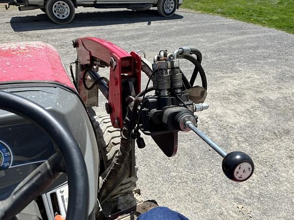 Image of Massey Ferguson 1726E equipment image 4