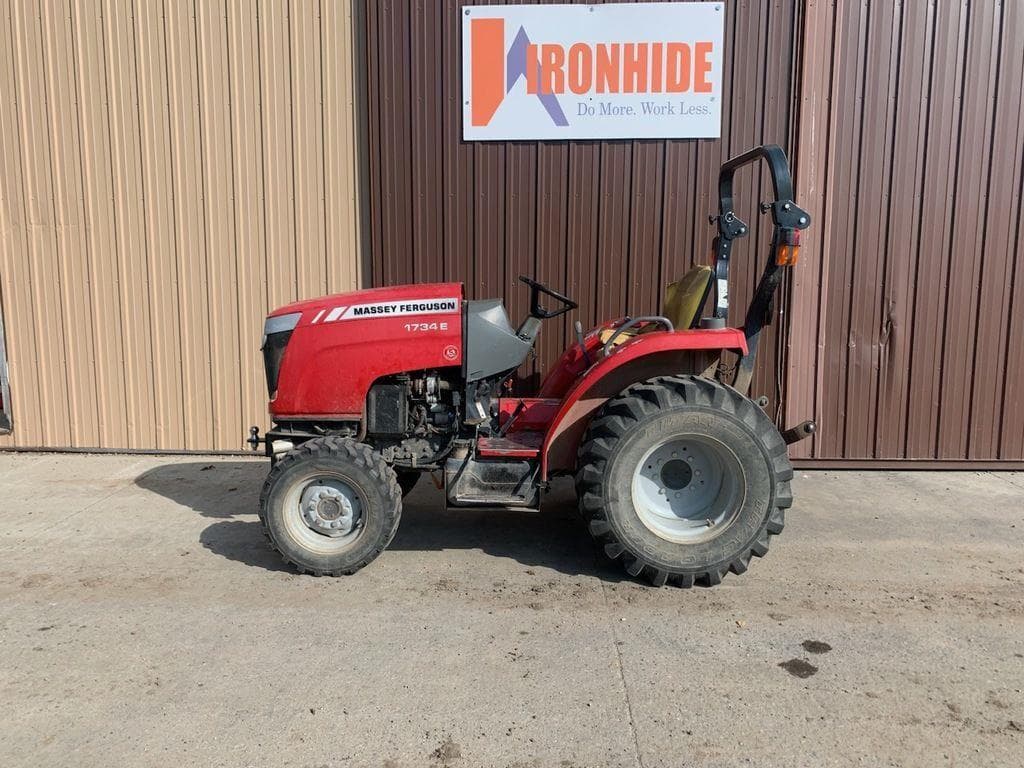 Image of Massey Ferguson 1735M Image 0