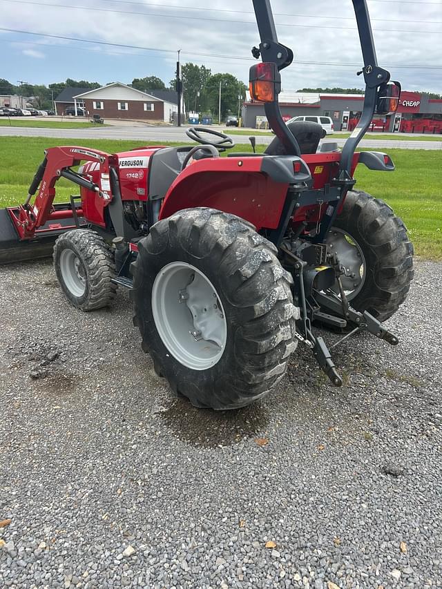 Image of Massey Ferguson 1742 equipment image 2