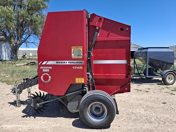 Image of Massey Ferguson 1745 equipment image 1