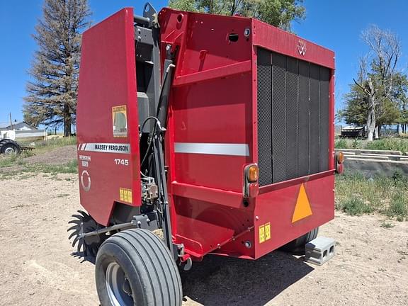 Image of Massey Ferguson 1745 equipment image 2