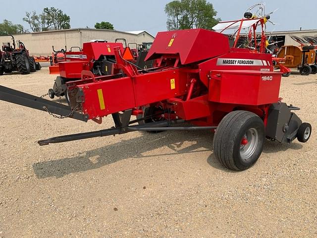 Image of Massey Ferguson Hesston 1840 equipment image 1