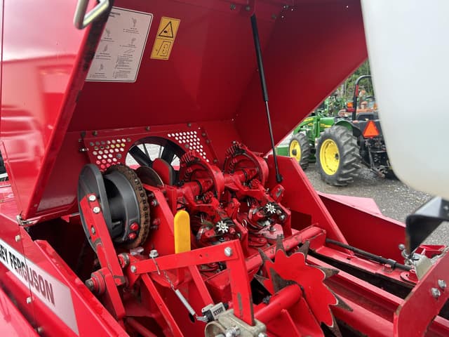 Image of Massey Ferguson 1840 equipment image 2