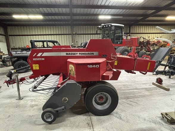 2016 Massey Ferguson 1840 Equipment Image0