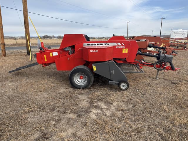 Image of Massey Ferguson 1842 equipment image 1