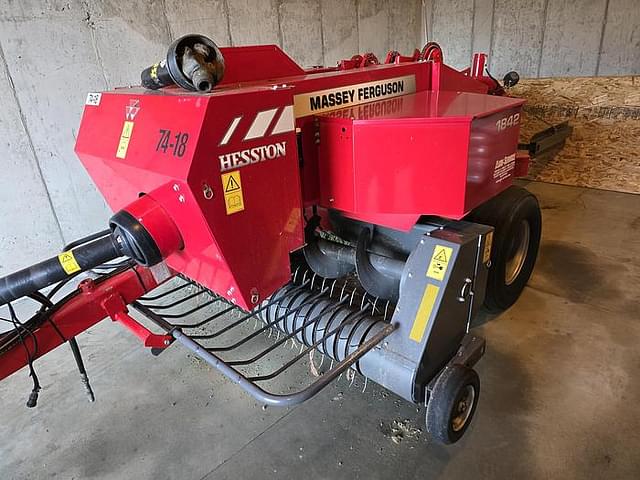 Image of Massey Ferguson 1842 equipment image 1