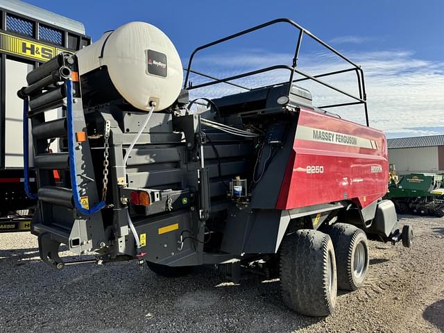 Image of Massey Ferguson 2250 equipment image 3