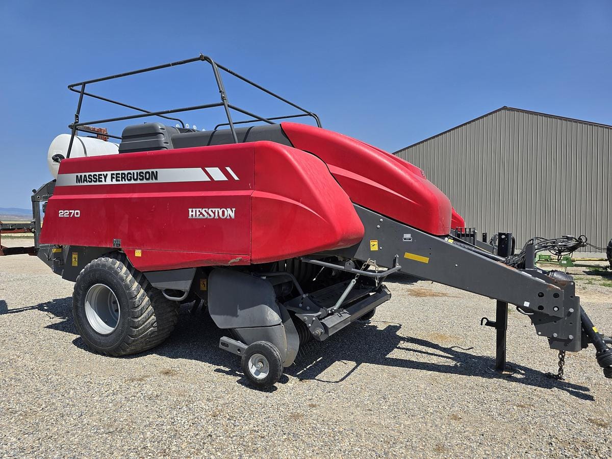 2016 Massey Ferguson 2270 Equipment Image0