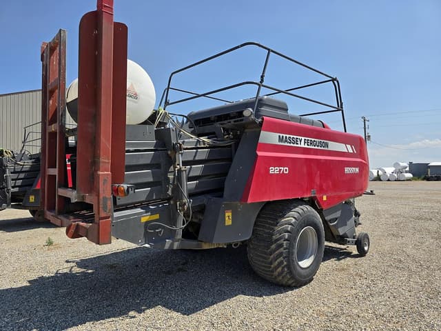 Image of Massey Ferguson 2270 equipment image 2