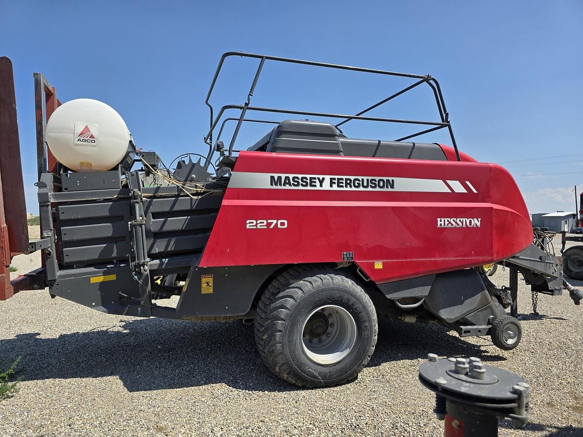 2016 Massey Ferguson 2270 Equipment Image0