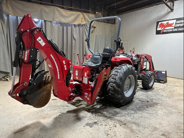 Image of Massey Ferguson 2705E equipment image 3