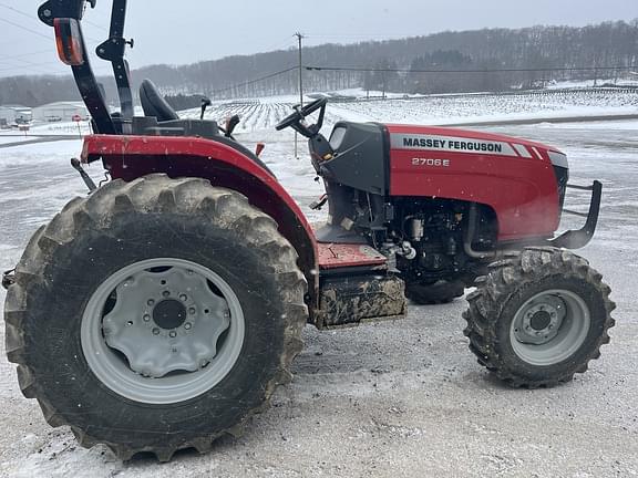 Image of Massey Ferguson 2706E Primary image